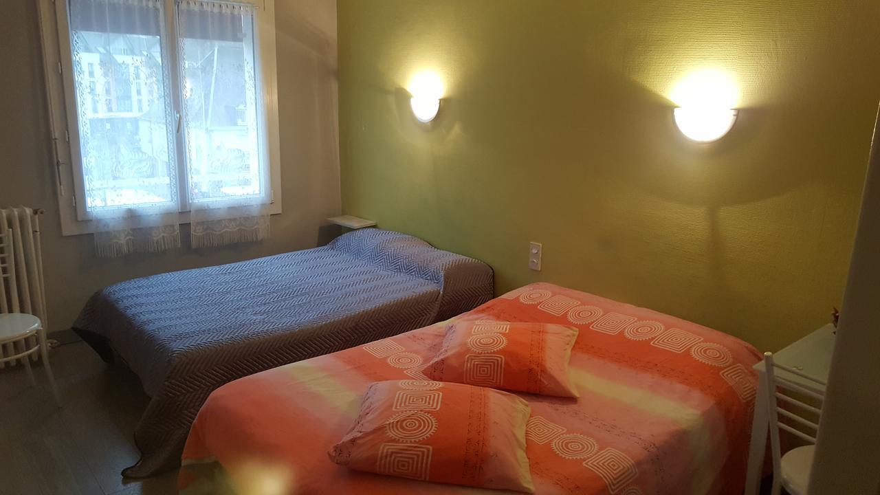Hotel Des Voyageurs Mayenne Esterno foto