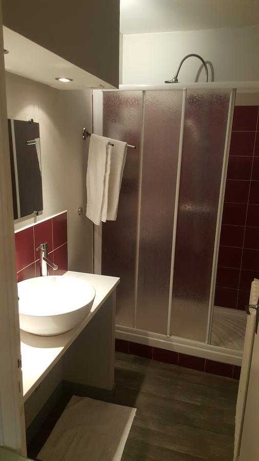 Hotel Des Voyageurs Mayenne Esterno foto