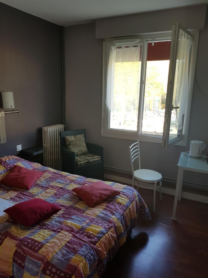 Hotel Des Voyageurs Mayenne Esterno foto