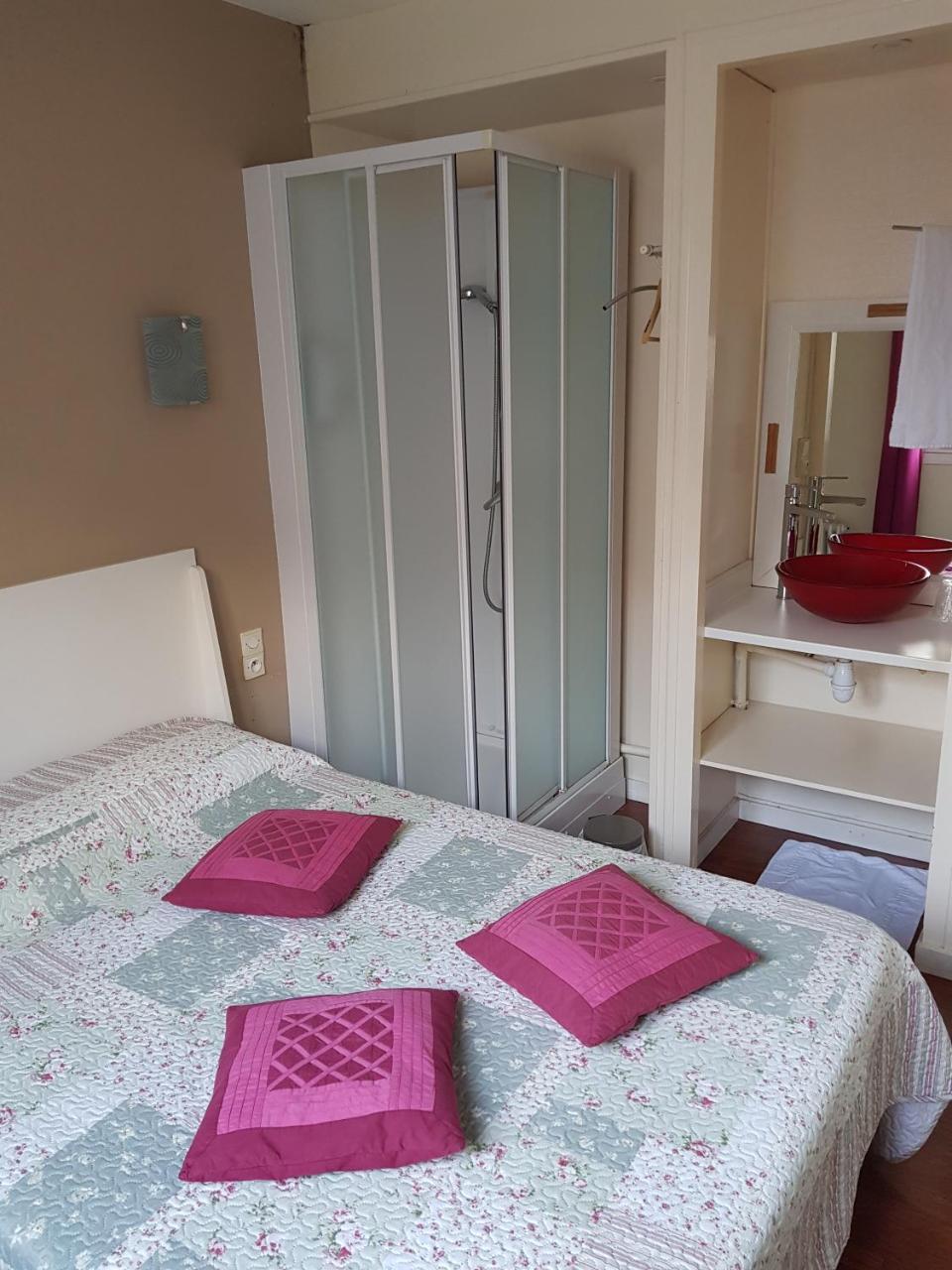 Hotel Des Voyageurs Mayenne Esterno foto