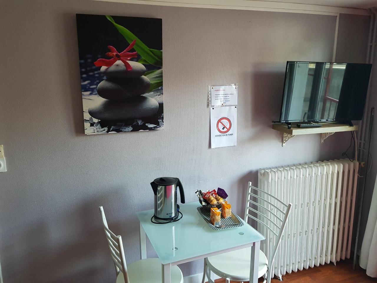 Hotel Des Voyageurs Mayenne Esterno foto